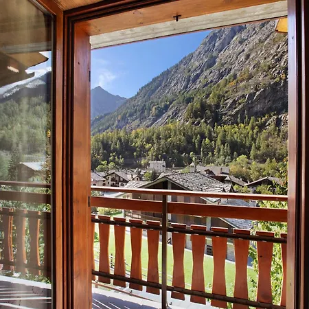 Jorasses La Maison De Courma Courmayeur